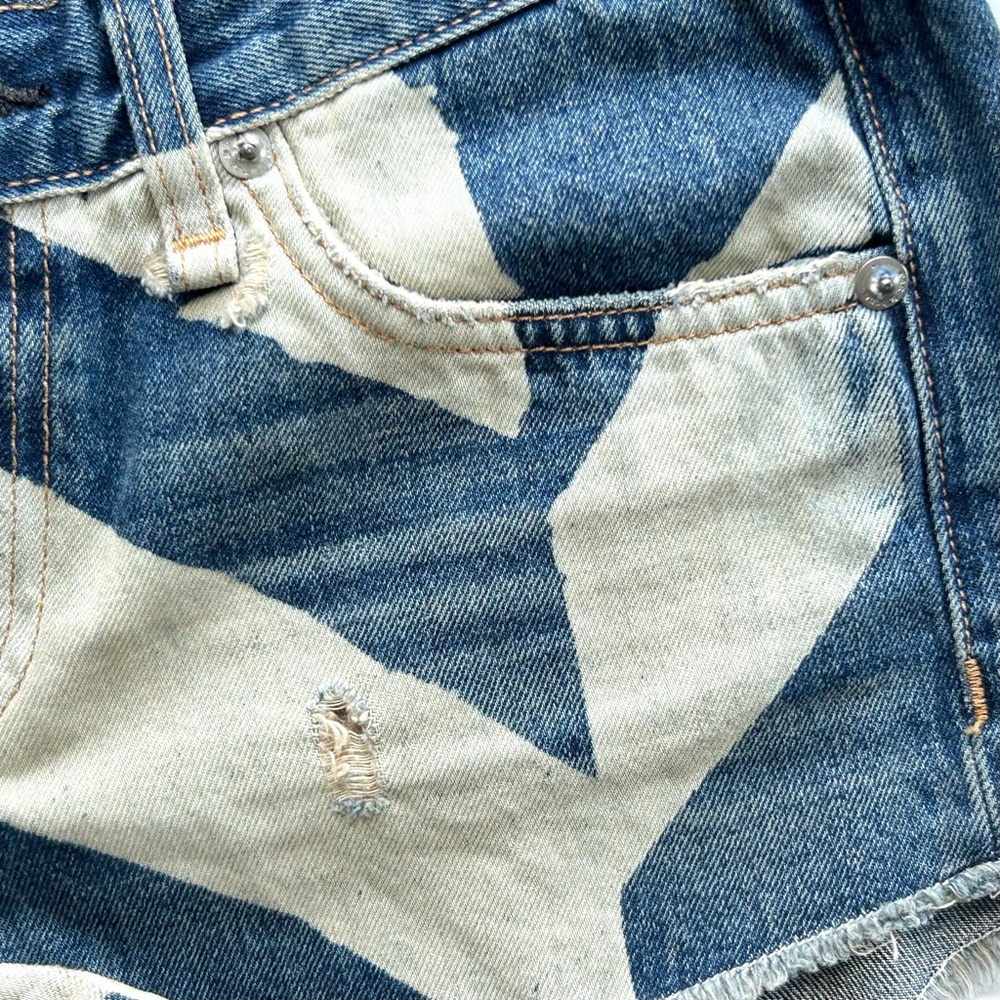 🌸NWT Rag & Bone Jean Shorts. Blue/White w/ Chevron/Diagonal Pattern.  Size: 24 - Picture 5 of 9